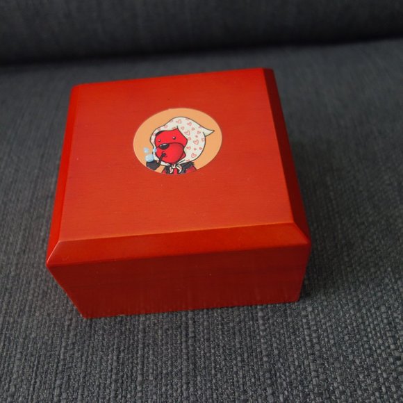 Four(4) Hand Designed Pre-Loved Titleist Pro VI Golf Balls with Collectable Box - Picture 2 of 16